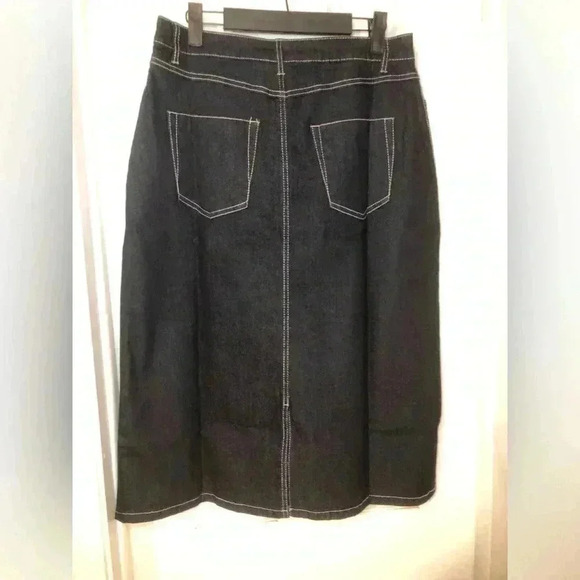 Women’s jean skirt with flower accents size 6P - Picture 3 of 13